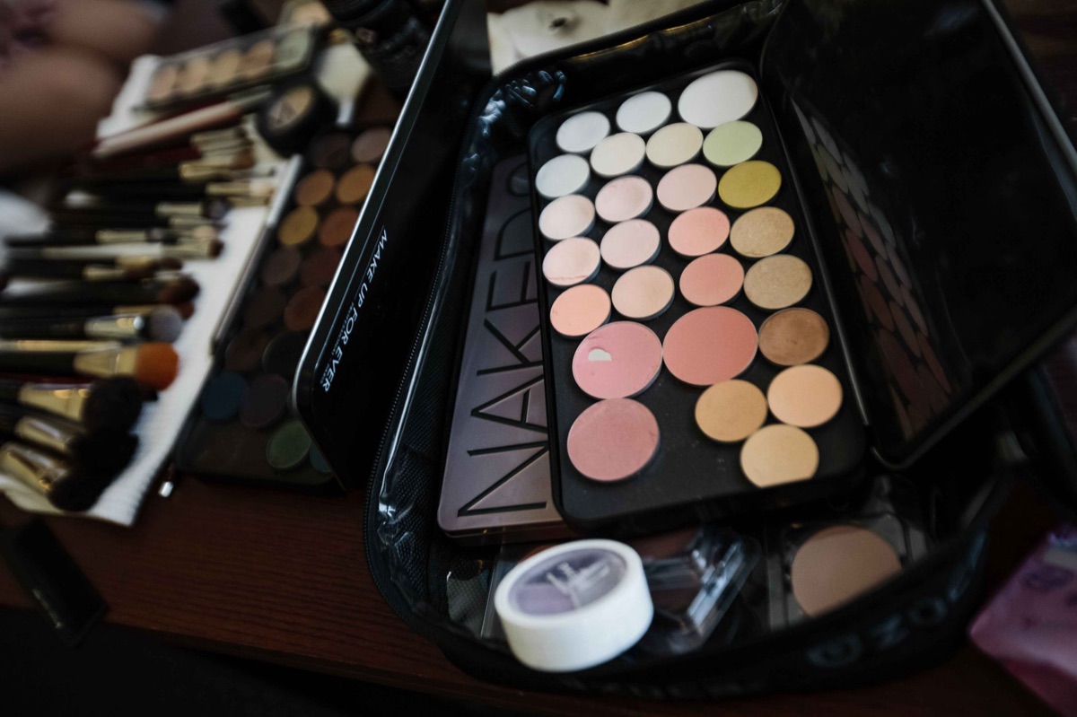 Pennelli da trucco e palette di ombretti professionali