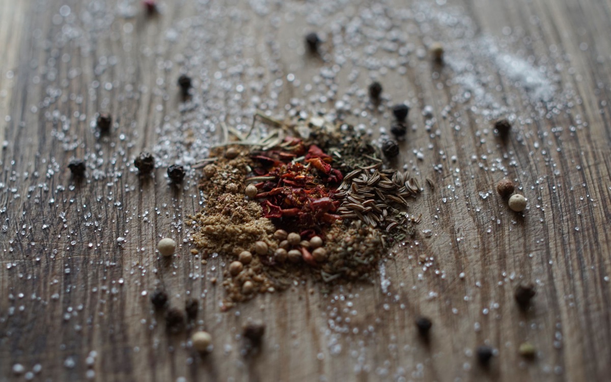 Especiarias e ervas secas para perfumaria