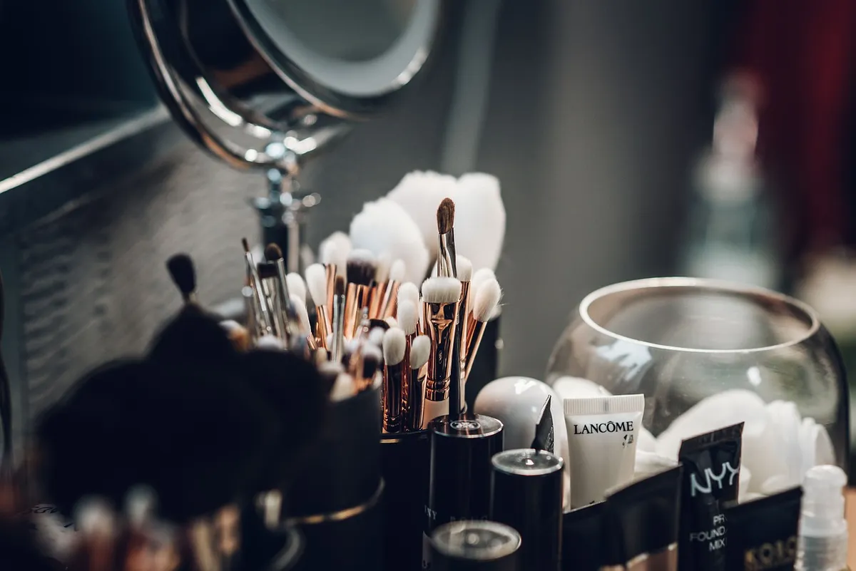 makeup, cosmetics, glass, lipstick, eye painting, accessories, style, elegant, eyelids, crayon, brush, powder, beauty, studio, makeup, makeup, makeup, makeup, m