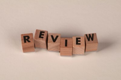 Recensione vs commento: la guida per un'analisi approfondita